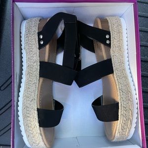 WOMEN'S SODA BRYCE-S FLATFORM SANDALS